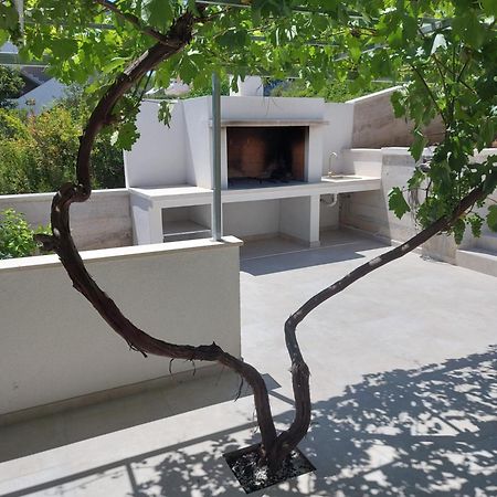 Holiday Home Dora Sutivan Exterior photo
